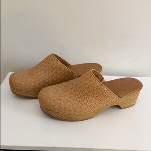 Universal Thread Tan Woven Mules
